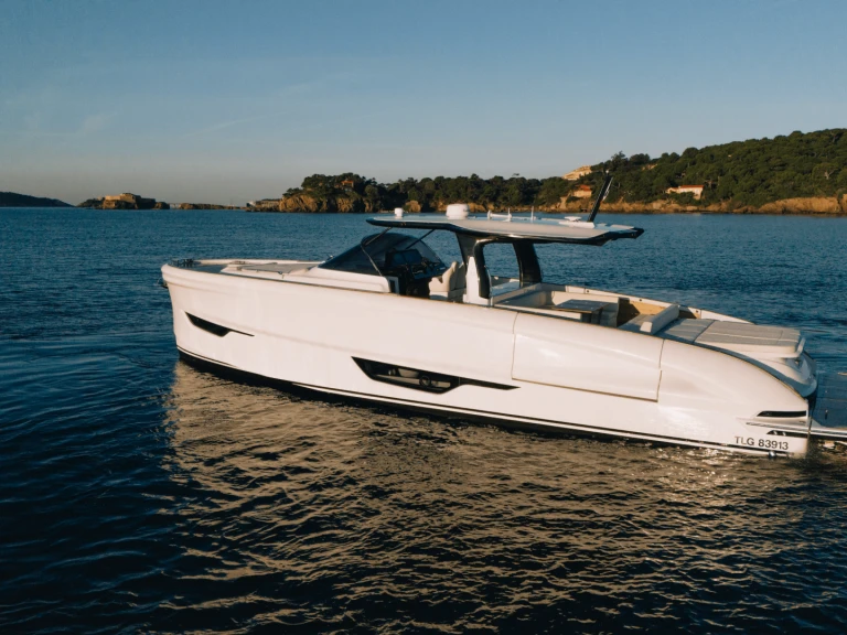 Pronajmout si Solaris Power Solaris Power Coupé 52 v Port Grimaud