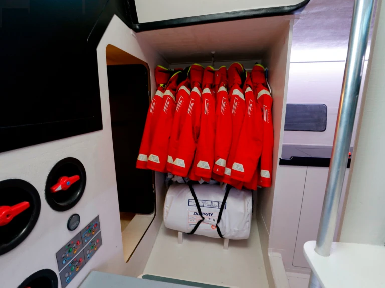 Pronajmout Plachetnice se skipperem či ne  v Barcelona