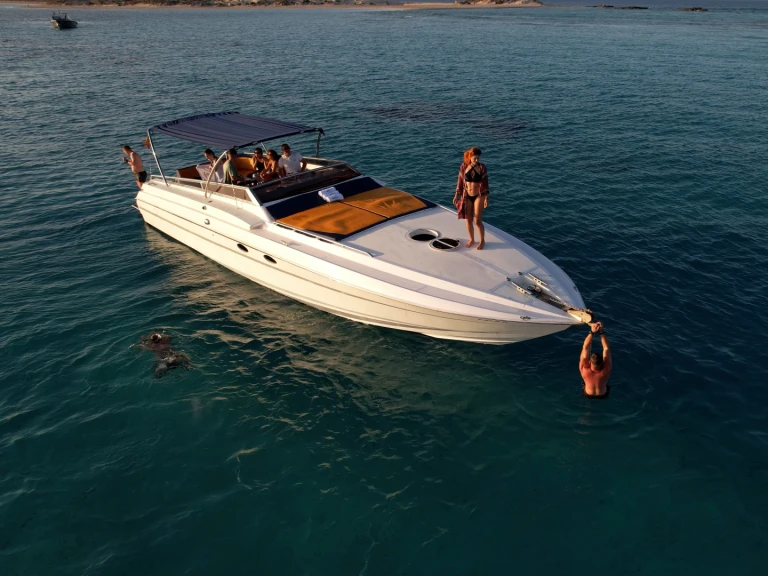 Pronajmout si  Cherokee 50 v Ibiza Town