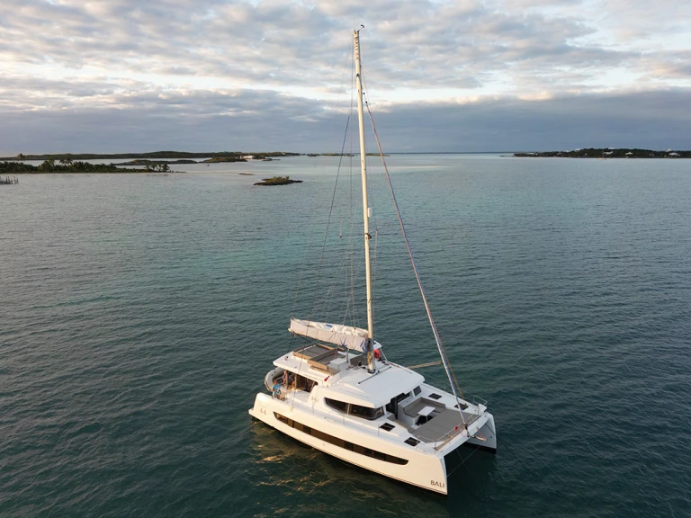 Pronájem lodi Bali Bali 4.4 v Nassau na Samboatu