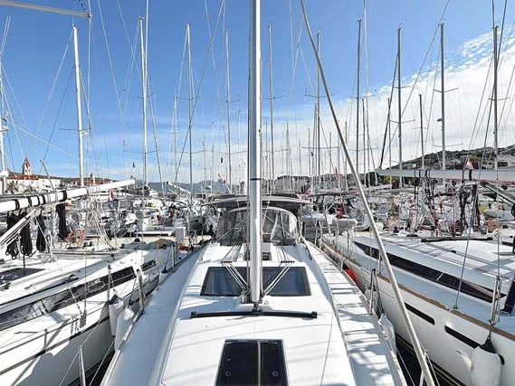 Pronajmout si Dufour Dufour 382 Grand Large v Pula
