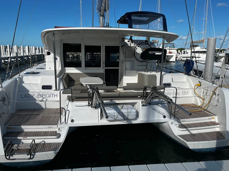 Pronájem lodi Road Town lákavé ceny Lagoon 40