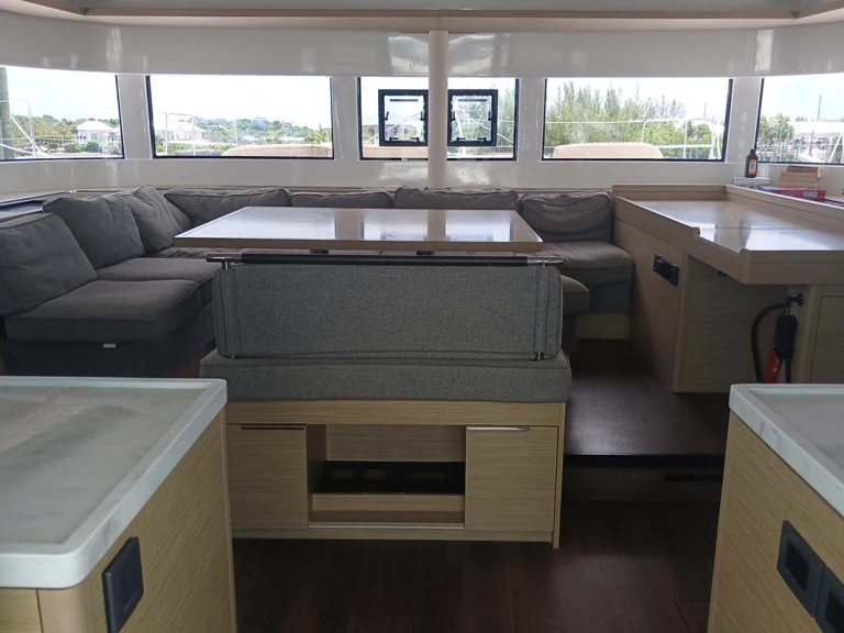 Pronájem Katamarán Lagoon s licencí