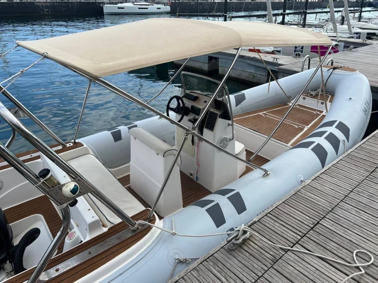 Pronájem lodi Tivat lákavé ceny Stingray Predator 640