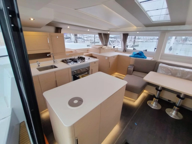 Fountaine Pajot Fountaine Pajot FP 44 Quatuor - 4 + 2 cab. jednotlivci a charterové společnosti v Preveza