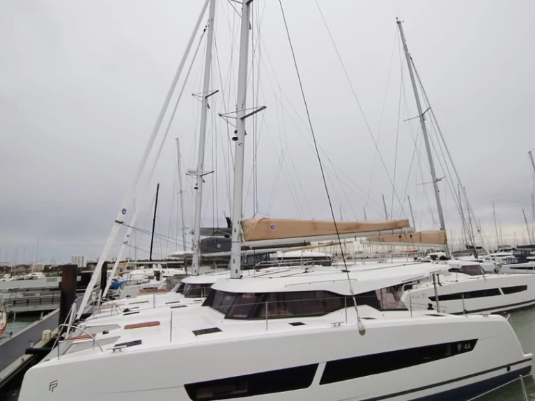 Pronájem lodi Trogir lákavé ceny Fountaine Pajot FP 44 Quatuor - 4 + 2 cab.