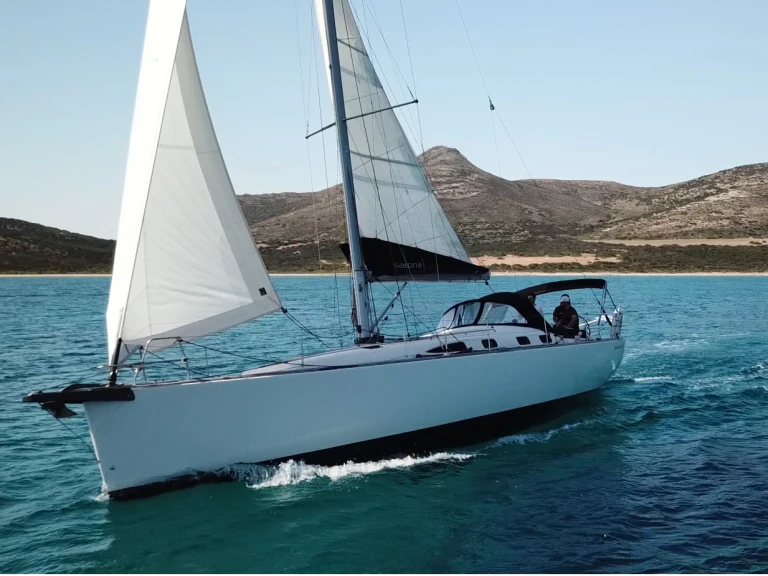 Pronajmout si Salona Salona 44 v Syros Port