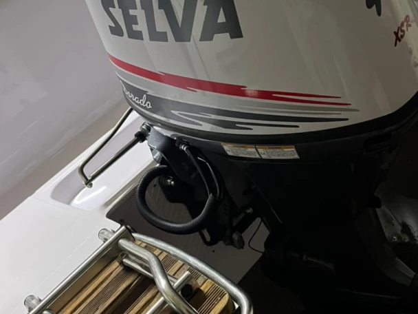 Selva Selva 570 Elegance jednotlivci a charterové společnosti v Neapol