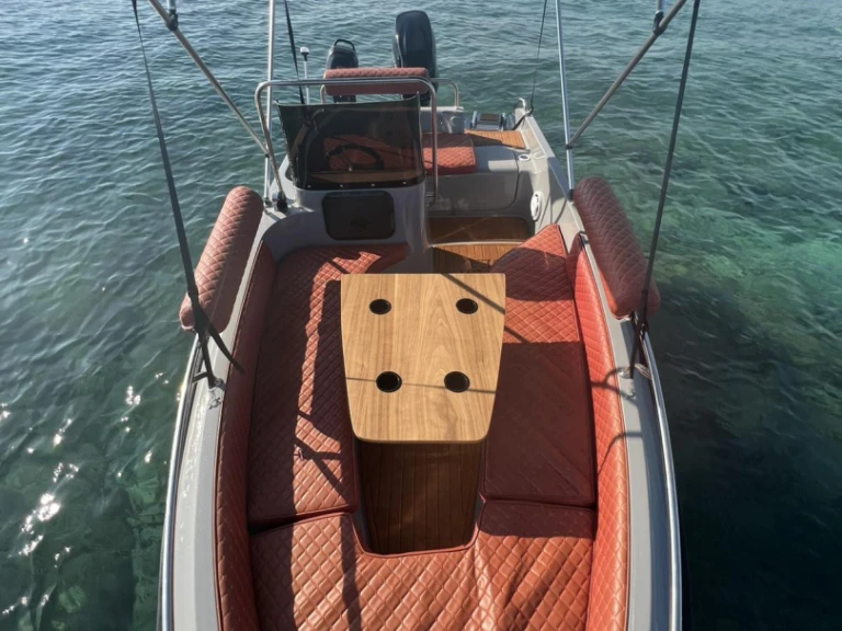 Pronájem Motorová loď v Athens Marina -ISATEK TEKNE COBRA 495