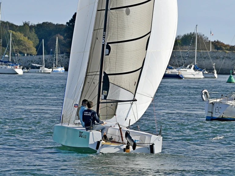 Pronájem Plachetnice DG Boats s licencí