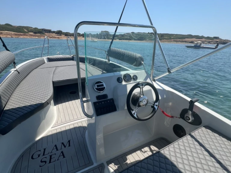 Pronájem lodi Glyfada lákavé ceny COBRA 495