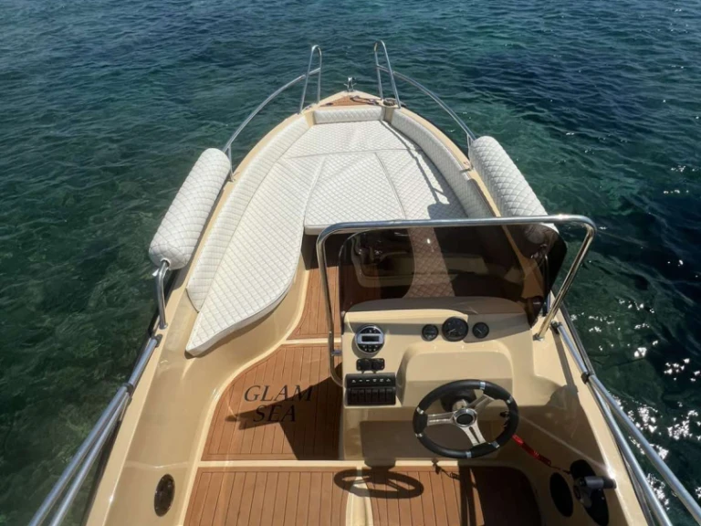 Pronajmout si ISATEK TEKNE COBRA 495 v Glyfada