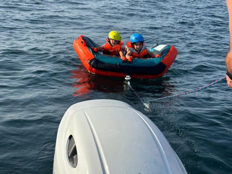 Pronájem lodi Zodiac Medline 6.8 v Arzon na Samboatu