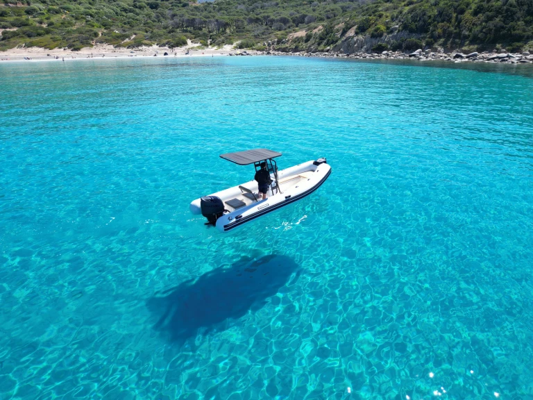 Pronájem lodi Novamarine RH600 v Villasimius na Samboatu