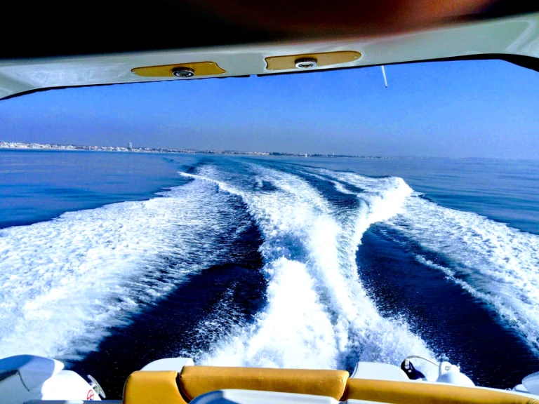 Pronajmout Motorová loď se skipperem či ne Sessa Marine v Salou