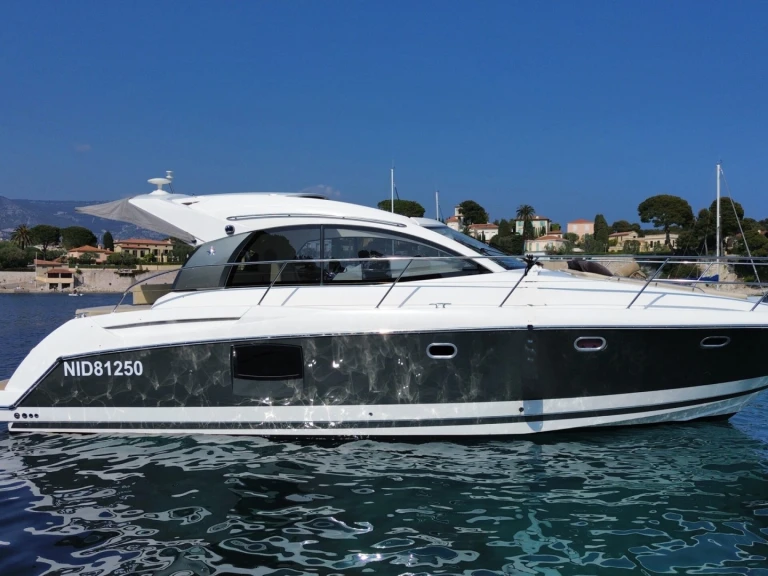Pronájem Jachta v Paris -Prestige Yachts 590