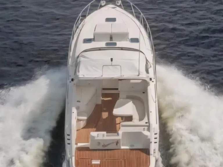 Pronajmout Motorová loď se skipperem či ne Sealine v Puntone