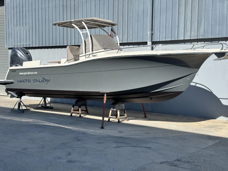 Pronajmout Motorová loď se skipperem či ne White Shark v Bandol