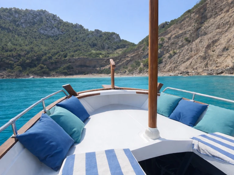 Corcho III jednotlivci a charterové společnosti v Port d'Alcudia