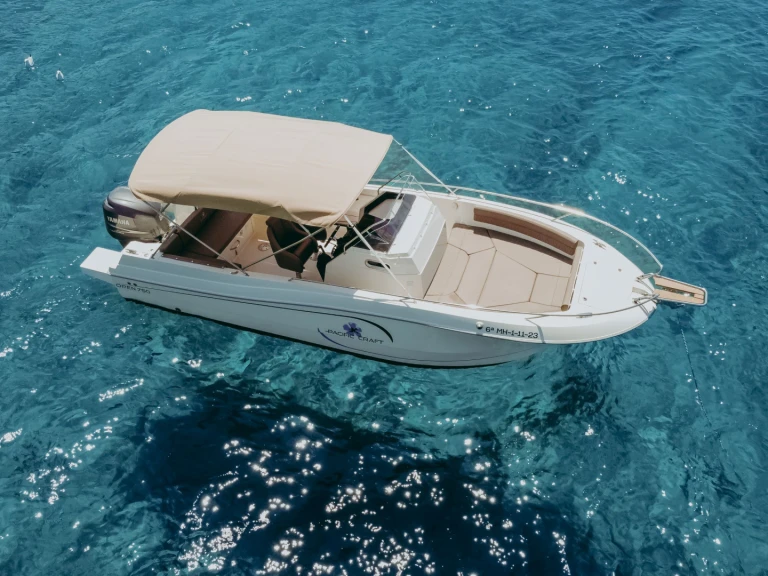 Pacific Craft sun cruiser 750 jednotlivci a charterové společnosti v Marina Santa Eulàlia
