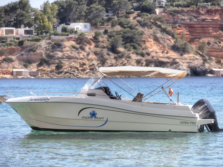 Pronajmout si Pacific Craft sun cruiser 750 v Marina Santa Eulàlia