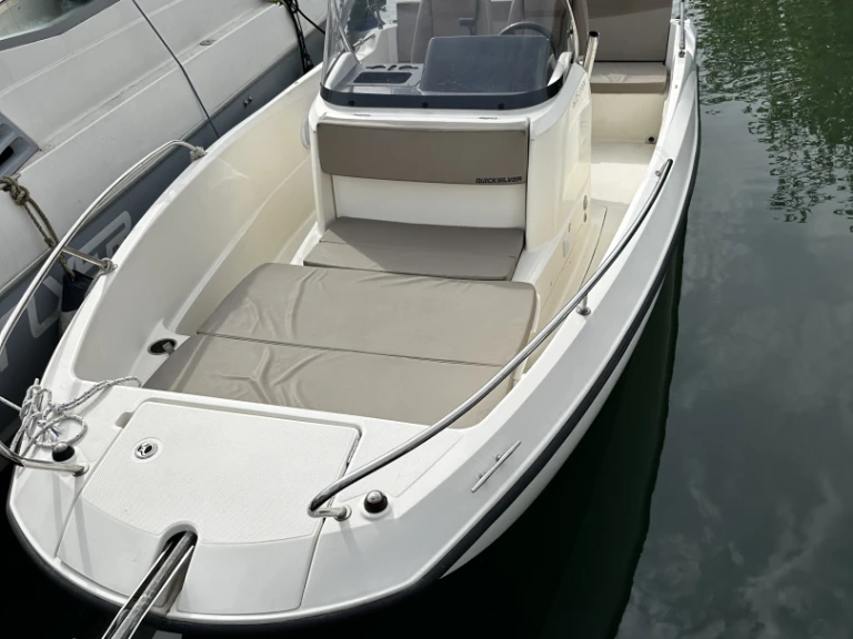 Pronajmout Motorová loď se skipperem či ne Quicksilver v Marseille
