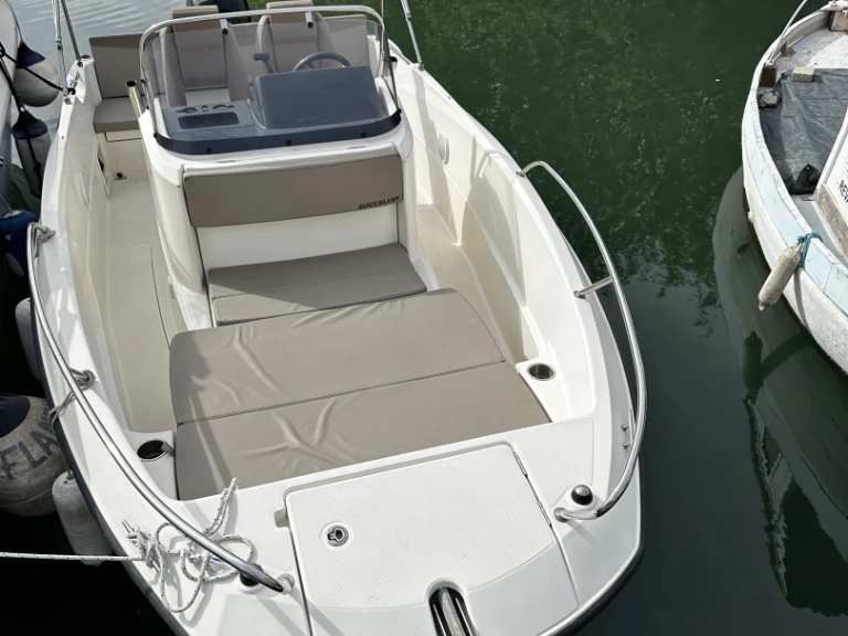Pronájem Motorová loď Quicksilver s licencí