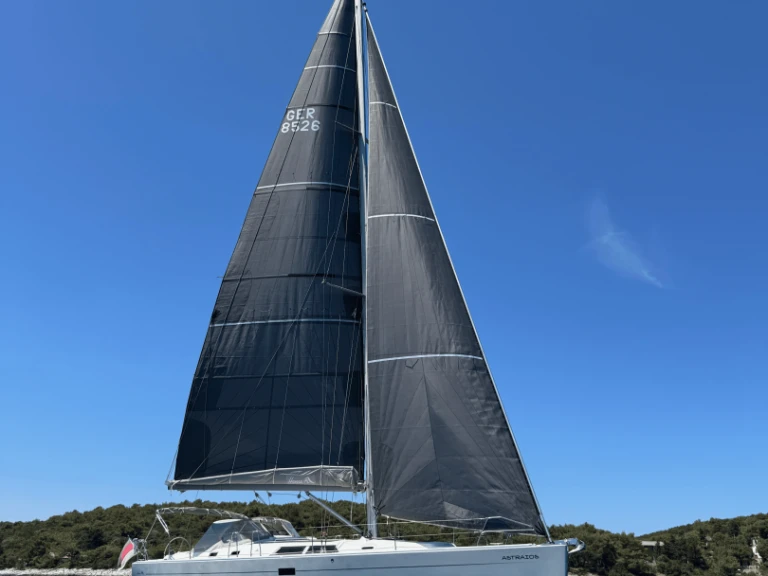 Pronájem lodi Hanse Hanse 430 E v Pula na Samboatu