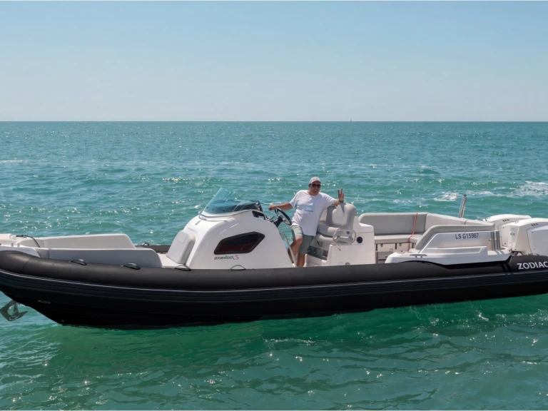 Pronajmout Polotuhá loď se skipperem či ne Zodiac v Les Sables-d'Olonne