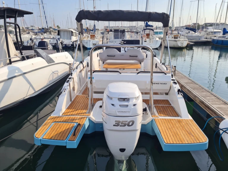 Pronajmout si Bénéteau Flyer 8 SPACEdeck v Les Sables-d'Olonne