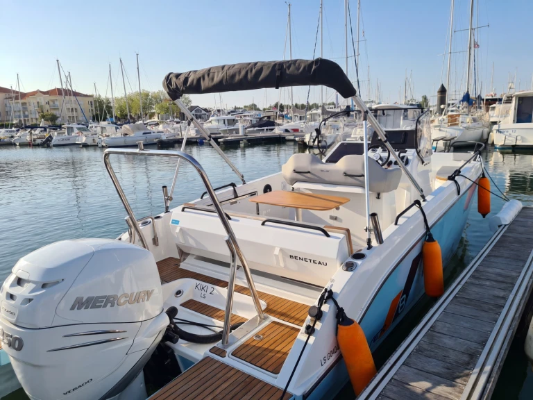 Pronajmout Motorová loď se skipperem či ne Bénéteau v Les Sables-d'Olonne