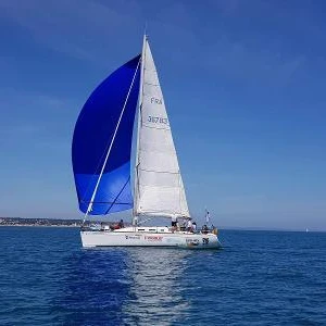 Bénéteau First 40.7 jednotlivci a charterové společnosti v Six-Fours-les-Plages