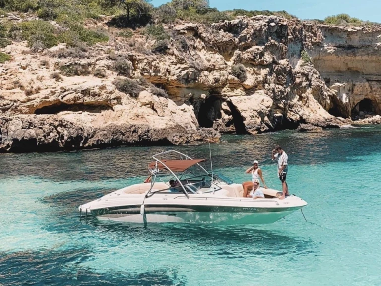 Pronájem lodi Santa Ponsa lákavé ceny Sea Ray 260