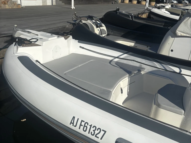 Pronajmout Polotuhá loď se skipperem či ne Capelli v Porto-Vecchio