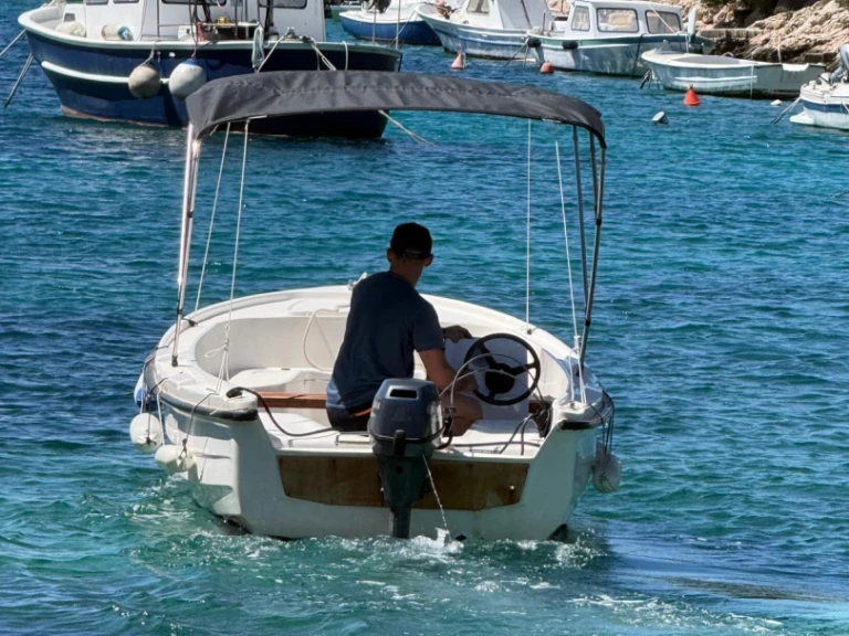 Pronajmout si Adria Adria10 v Hvar 