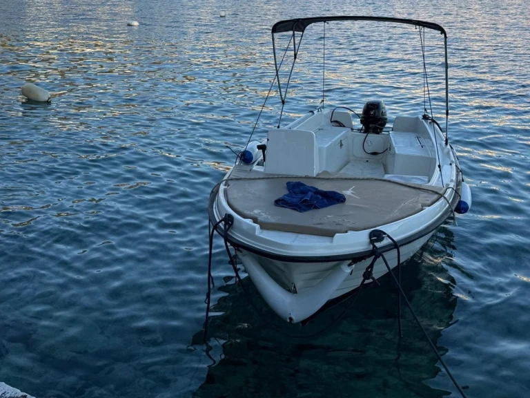 Pronájem lodi Betina 500 v Hvar  na Samboatu