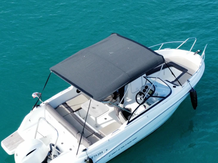 Pronájem lodi Jeanneau Cap Camarat 6.5 BR v Antibes na Samboatu
