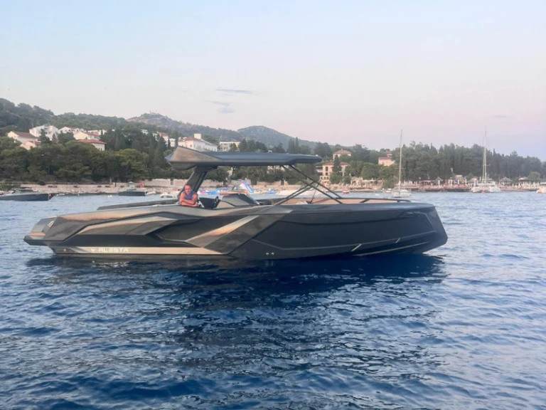 Pronájem lodi Hvar  lákavé ceny Raptor