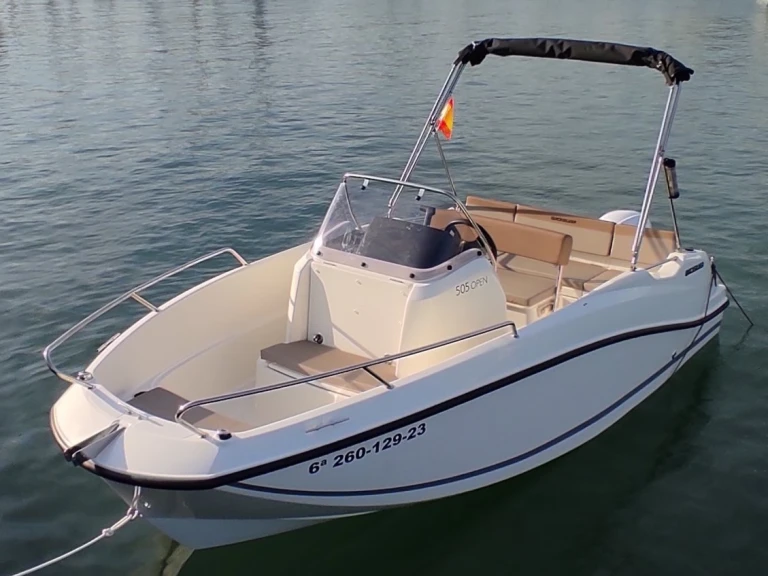 Quicksilver Activ 505 Open jednotlivci a charterové společnosti v Can Pastilla