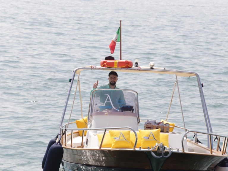 Fratelli Aprea Sorrento 7,50 open cruise jednotlivci a charterové společnosti v Salerno