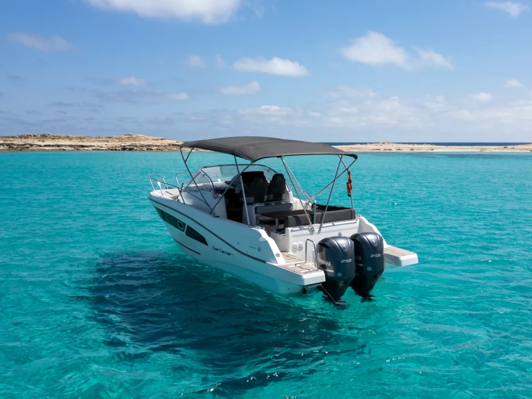 Pronajmout si Jeanneau Cap Camarat 9.0 WA v Ibiza Town