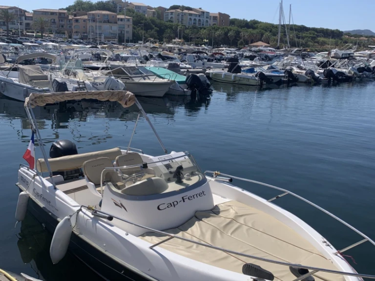 Pronajmout si B2 Marine Cap Ferret 552 Sun Deck v Six-Fours-les-Plages