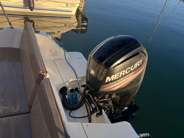 Quicksilver Activ 605 Open jednotlivci a charterové společnosti v Marseille
