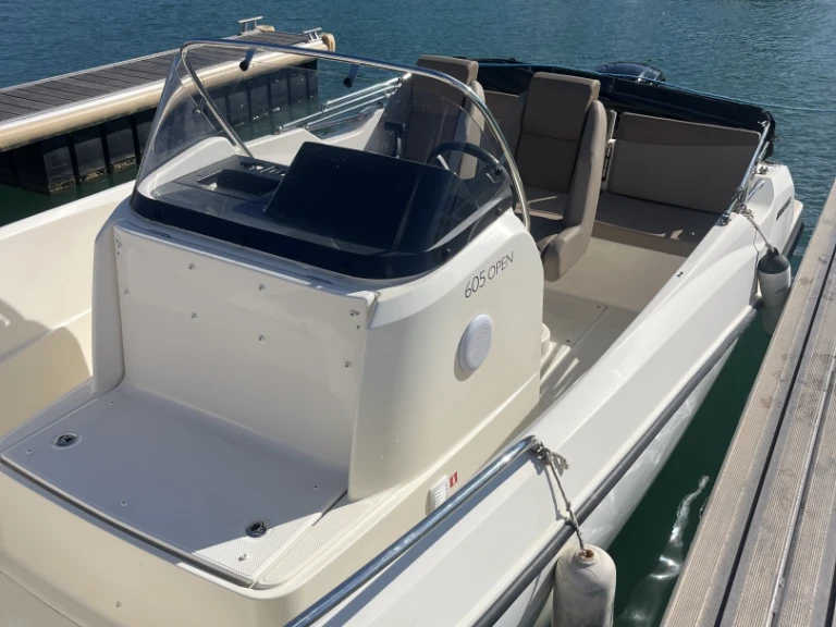 Pronajmout si Quicksilver Activ 605 Open v Marseille