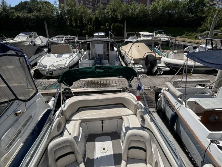 Pronájem Motorová loď Chris Craft s licencí