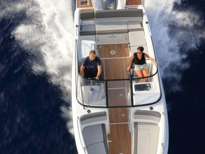 Pronájem lodi Antibes lákavé ceny Cap Camarat 7.5 BR