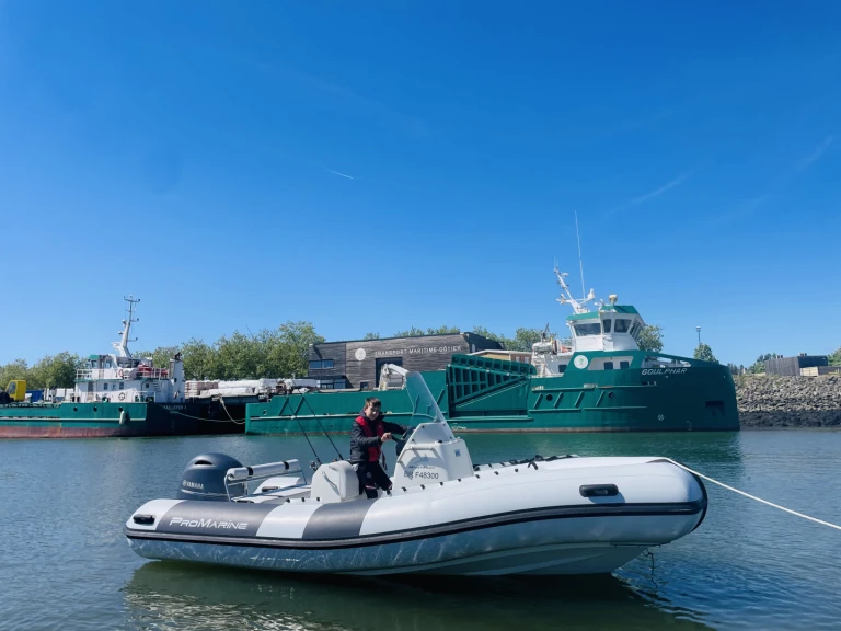 Pronajmout Polotuhá loď se skipperem či ne Zodiac v Arzon