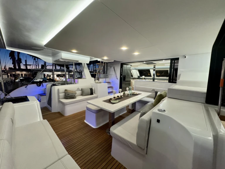 Pronajmout Katamarán se skipperem či ne Aventura yachts v Marina El Portet de Dénia