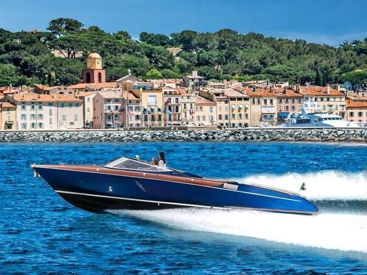 Motorová loď k pronájmu v Port de Saint Tropez za nejlepší cenu