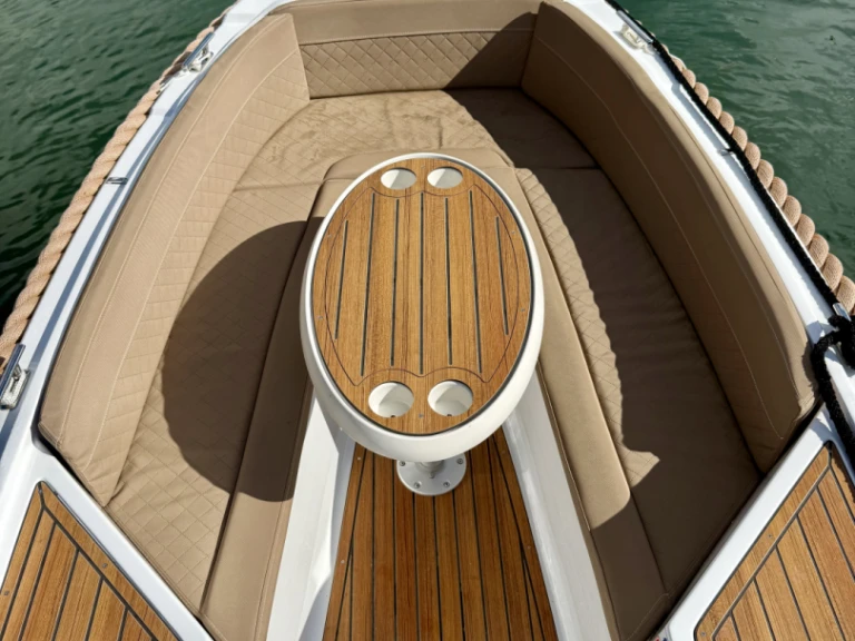 Silver Yacht Silver 495 jednotlivci a charterové společnosti v Combrit